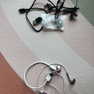 Bluetooth earbuds